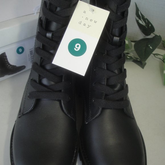 A New Day Black Combat Style Boots Ladies Size 9 - Picture 2 of 12